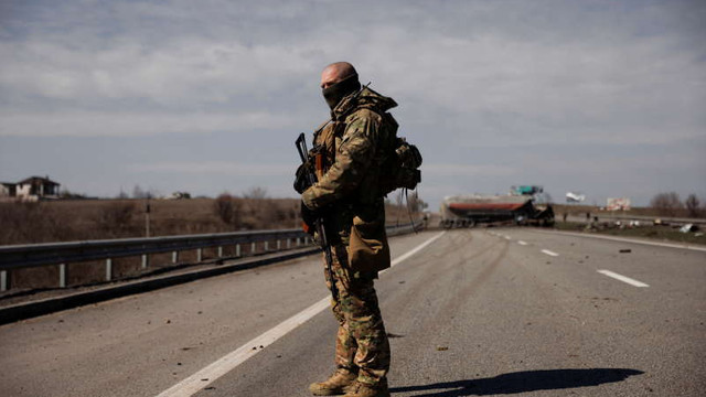 Armata ucraineană preia din nou controlul asupra unei autostrăzi strategice în estul țării