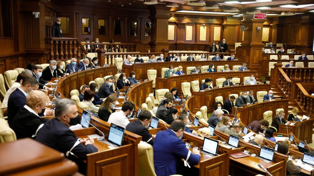Proiectul de lege privind asigurarea auto obligatorie a fost votat în prima lectură