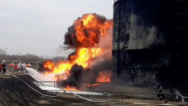 Armata Ucrainei confirmă că două elicoptere militare ale Kievului au bombardat depozitul de carburanți din Belgorod, Rusia