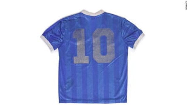 Suma exorbitantă cu care ar putea fi vândut tricoul lui Maradona de la meciul Argentina - Anglia din 1986

