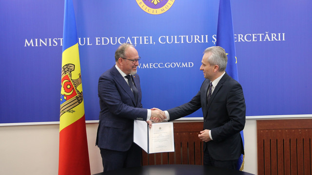 Ministrul Educației i-a înmânat o dimplomă de recunoștință ambasadorului României, Daniel Ioniță, care-și încheie mandatul în R. Moldova 