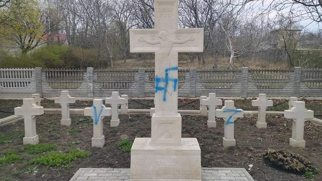 Ambasada României la Chișinău a condamnat  vandalizarea Cimitirului Eroilor Români din Fălești
