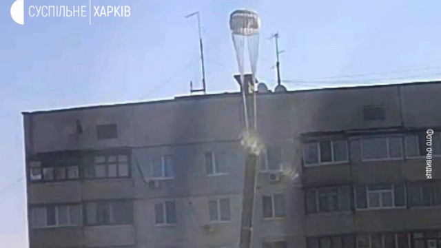 Primarul din Harkiv susține că rușii aruncă în oraș bombe cu parașută