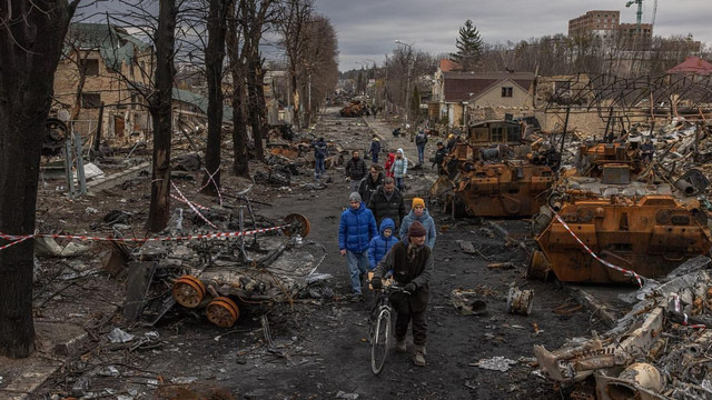 Forțele ruse continuă bombardamentele la Mariupol, în sud-estul Ucrainei
