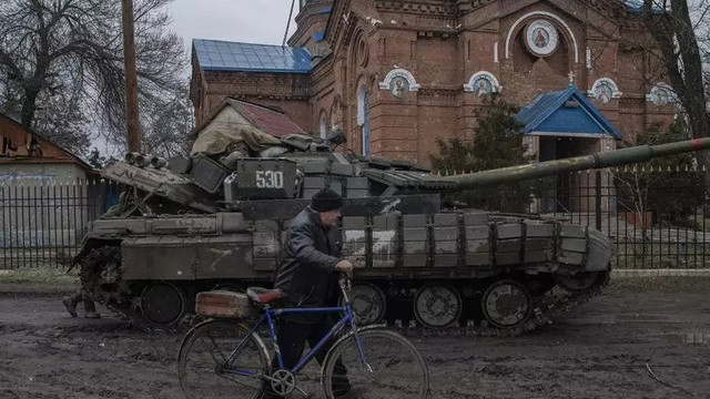 Rusia începe să își consolideze pozițiile din estul Ucrainei - oficial american
