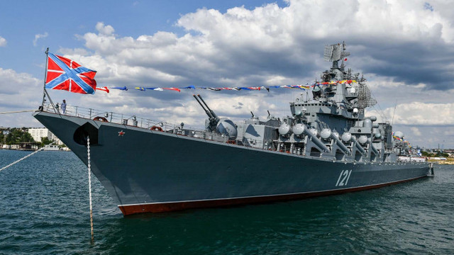 Oficiali ruși au anunțat stingerea incendiului de la bordul crucișătorului 
