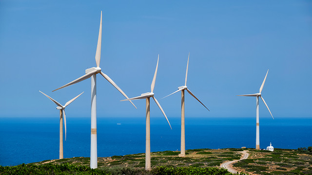 Comisia Europeană analizează o nouă țintă, îmbunătățită la 45%, privind ponderea regenerabilelor în mixul energetic