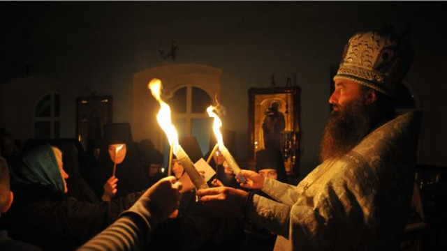 Creștinii ortodocși sărbătoresc Sfintele Paști
