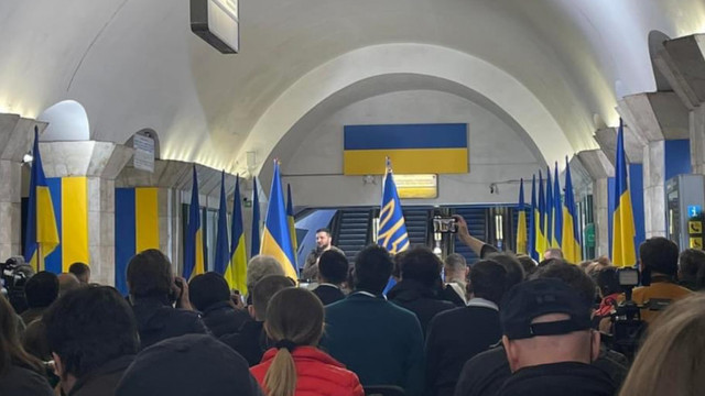 Zelenski, conferință de presă într-o stație de metrou: Abandonăm negocierile cu Moscova dacă oamenii din Mariupol sunt uciși
