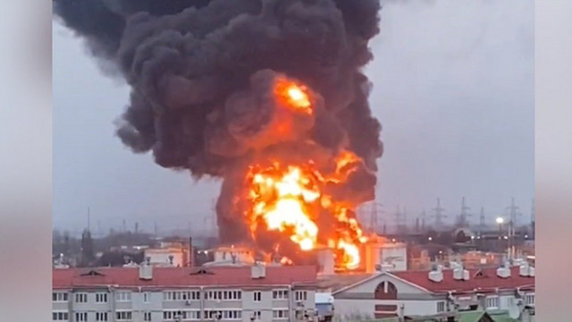 Rusia va muta ostilitățile pe teritoriul său - susține Mihailo Podoliak, comentând exploziile de la depozitele de petrol și armament
