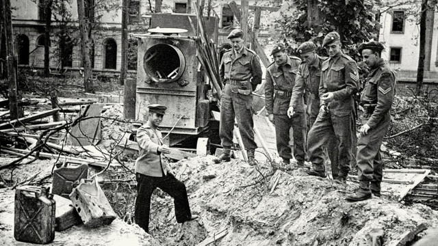 77 de ani de la sinuciderea lui Adolf Hitler, care a dus la sfârșitul celui de-Al Doilea Război Mondial