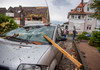 Un mort și 60 de răniți în tornadele din Germania. Imagini cu TIR-uri răsturnate, copaci smulși din rădăcini și clădiri distruse