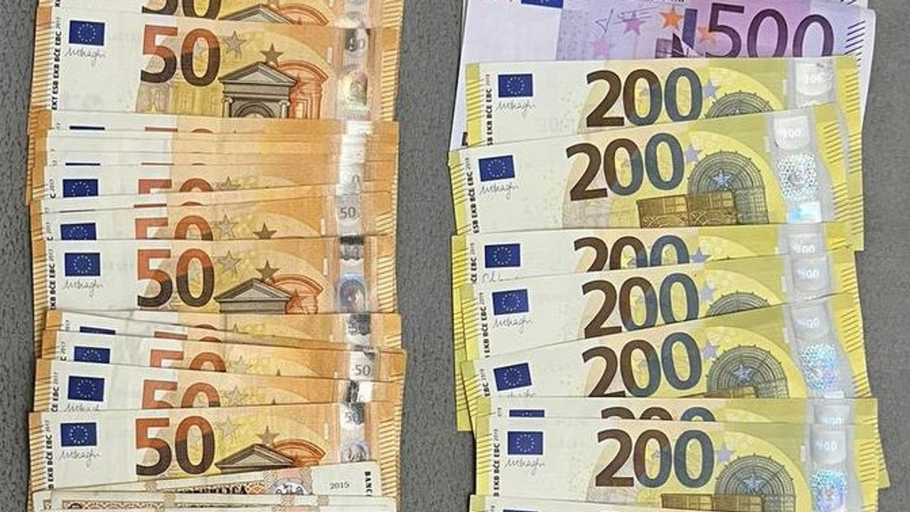 500 000 рублей в евро. 6000 Евро. Деньги евро 1000. 1000 Евро фото. 6000 Евро в рублях.