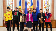 Președinta Maia Sandu a decorat pe „Zdob și Zdub” și pe frații Vasile și Vitalie Advahov pentru prestația de la Eurovision 