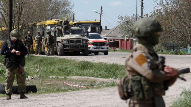Trupele ruse evacuează cadavrele civililor din Mariupol în camioane cu inscripția ''ajutor umanitar'' (funcționar ucrainean)