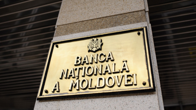 Deputați socialiști și un grup de susținători ai PSRM au protestat în fața Băncii Naționale a Moldovei. Reacția instituției