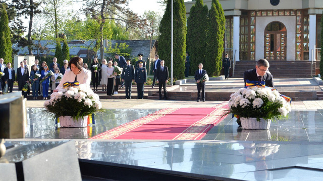 Conducerea R. Moldova a depus flori la Complexul Memorial „Eternitate”