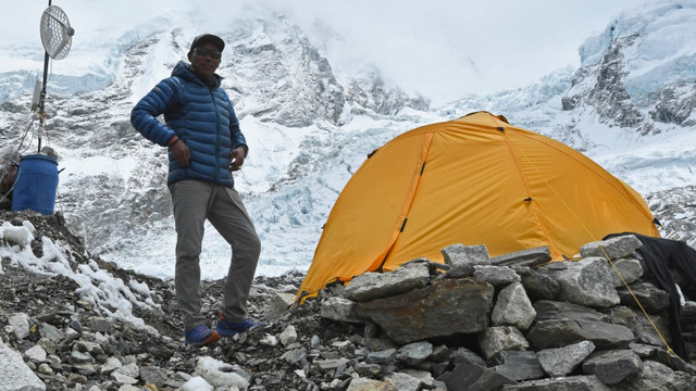Un șerpaș nepalez și-a doborât propriul record mondial după ce a escaladat muntele Everest de 26 de ori