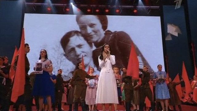 Tâlharii americani Bonnie și Clyde, prezentați la televiziunea rusă de stat drept „eroi” ruși uciși în Al Doilea Război Mondial