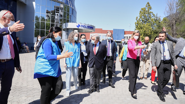 FOTO | Secretarul General al Organizației Națiunilor Unite, Antonio Guterres în vizită la Centrul de găzduire a refugiaților ucraineni de la Moldexpo