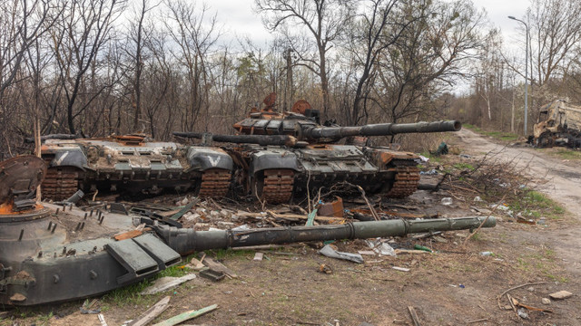 Rusia a „îngropat” cel puțin 2.000 de tancuri în cimitirul din Ucraina