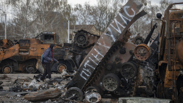 Bilanțul armatelor după trei luni de război: Câte tancuri, avioane, elicoptere și drone au pierdut Rusia și Ucraina