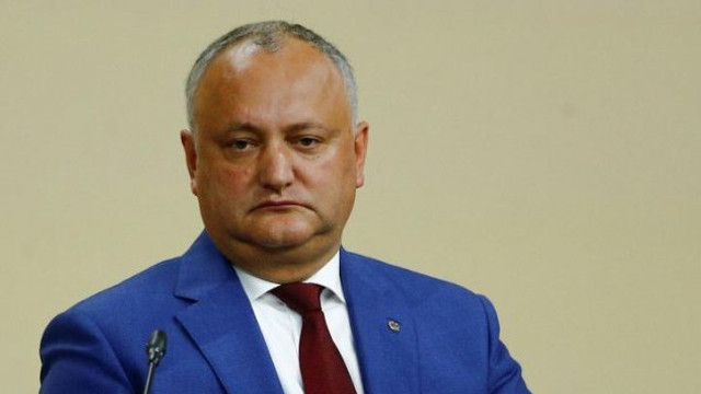 Igor Dodon, amendat cu 9.000 de lei pentru că a purtat panglica bicoloră, negru-oranj, simbol interzis în R.Moldova (doc)