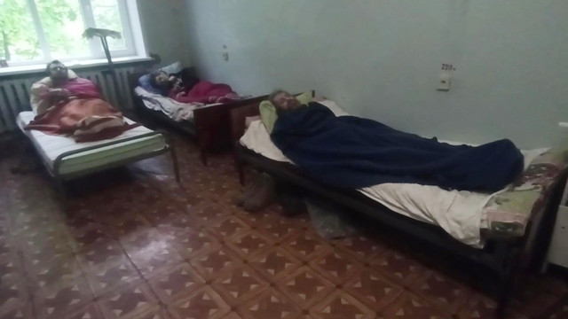 FOTO / VIDEO | Rușii au publicat primele imagini din spital cu soldații ucraineni care au părăsit Azovstalul. În ce condiții sunt tratați răniții