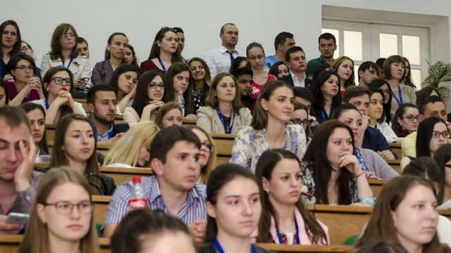 Tinerii vor ajuta Moldova să adere la UE, declarații