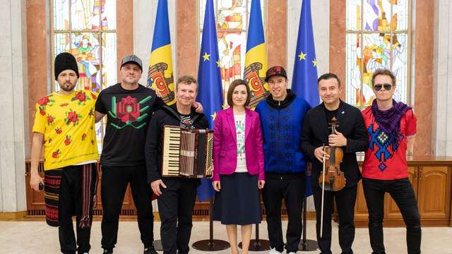 Președinta Maia Sandu a decorat pe „Zdob și Zdub” și pe frații Vasile și Vitalie Advahov pentru prestația de la Eurovision 