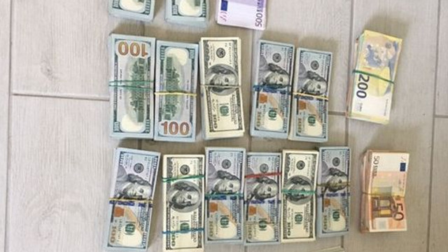 Peste 130.000 dolari și alte sume impunătoare de bani – ridicate în Ocnița, într-un dosar de droguri introduse-n republică din Ucraina
