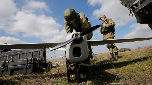 VIDEO Ce mai fură soldații ruși din Ucraina: O dronă Orlan-10 a armatei Rusiei
