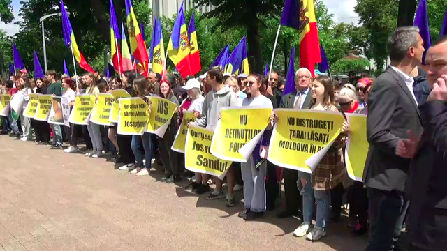 Miting în fața Parlamentului, organizat de Partidul Socialiștilor