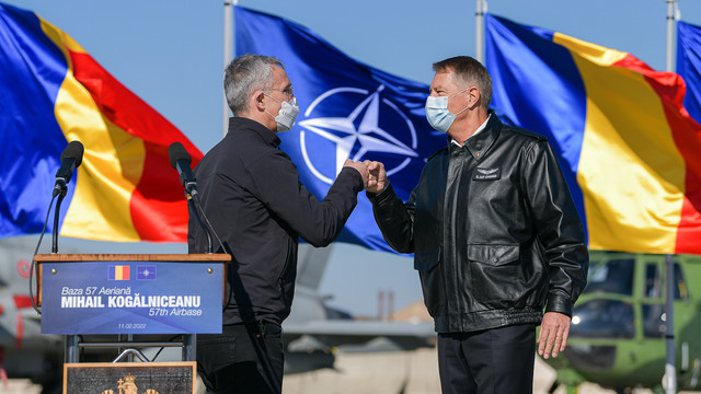 De la Washington la București: Secretarul general al NATO vine în România pentru a participa la summitul B9 găzduit de Klaus Iohannis