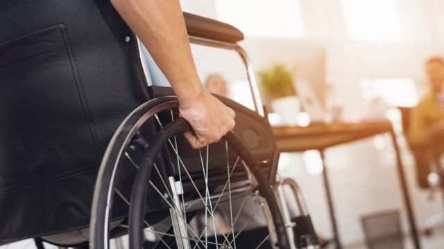 Compensația pentru serviciile de transport acordată persoanelor cu dizabilități va fi majorată
