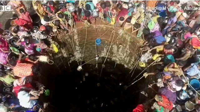 VIDEO | Oamenii dintr-un sat din India își riscă viața zilnic pentru un strop de apă