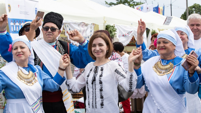 Președinta Maia Sandu la Festivalul iProsop: „Vă mulțumesc pentru consecvența cu care păstrați valorile și reînviați tradițiile” (VIDEO)
