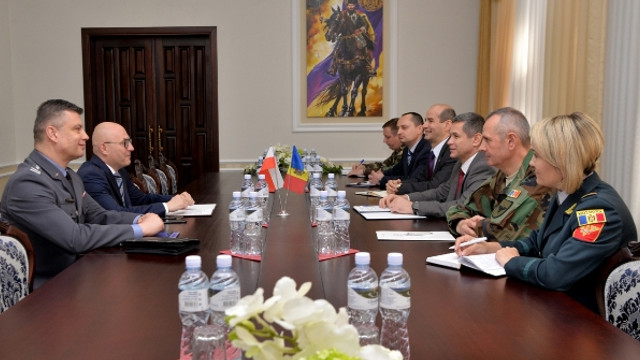 Colaborarea dintre Republica Moldova și Polonia pe segment militar, discutată de ministrul Apărării cu ambasadorul Tomasz Kobzdej
