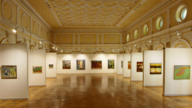 Peisaje a 34 de artiști sunt expuse la Muzeului Național de Artă al Moldovei
