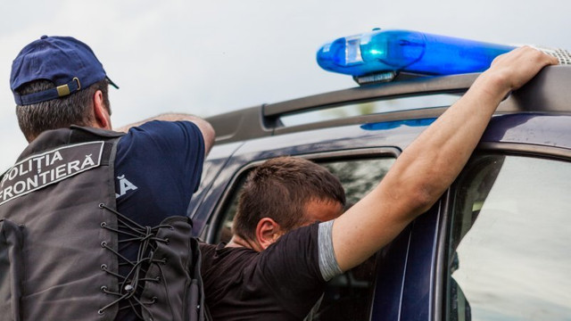 Moldovean reținut de polițiștii de frontieră într-un caz de organizare a migrației ilegale. Ar fi pretins 9 mii de euro de la doi ucraineni pentru a-i aduce în R. Moldova
