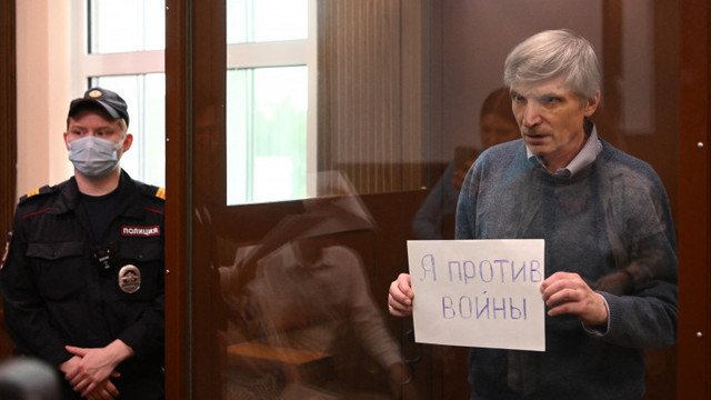 La Moscova a început procesul unui ales local care a criticat războiul din Ucraina. El a continuat protestul în sala de tribunal