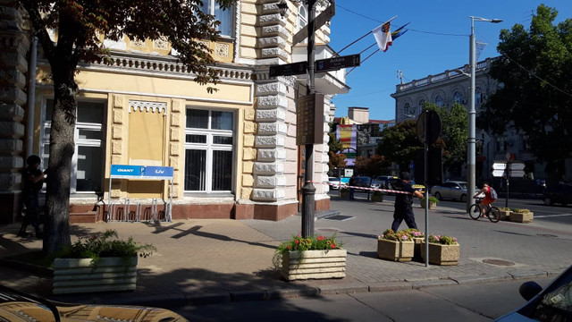 FOTO | Alertă cu bombă la primăria din Chișinău