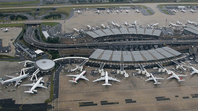 Traficul aerian este perturbat pe aeroporturile din Paris din cauza unei greve a personalului de la sol 