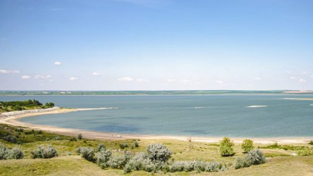 Deversarea scăzută a apei în lacul de acumulare Costești-Stânca a condus la scăderea producției de energie la centrala hidroelectrică