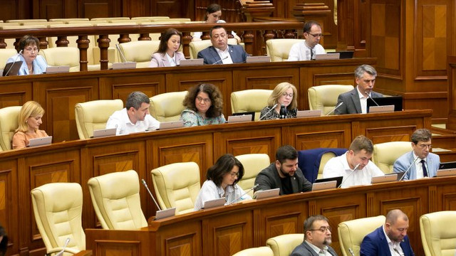 Parlamentul extinde sursele de finanțare a Fondului de susținere a populației

