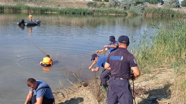 Salvatorii au recuperat trei corpuri neînsuflețite, inclusiv al unui copil, din iazul Meșeni din Comrat