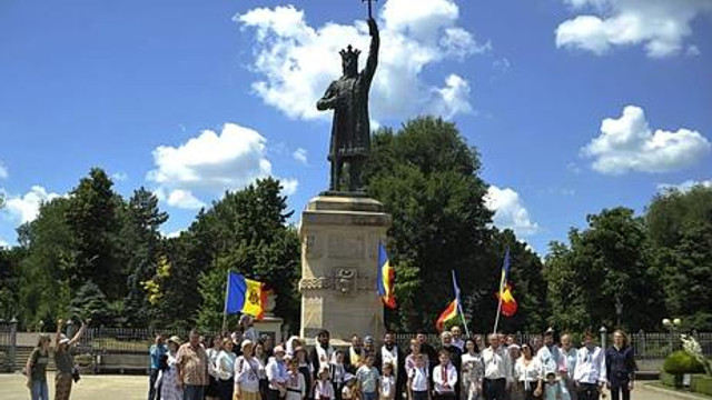 Preoți și credincioși din Mitropolia Basarabiei au organizat sâmbătă un eveniment cultural-religios la statuia Sfântului Domnitor Ștefan cel Mare


