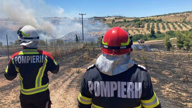 Solidaritate europeană: Pompierii români intervin la nord de capitala Greciei pentru stingerea unui incendiu de vegetație