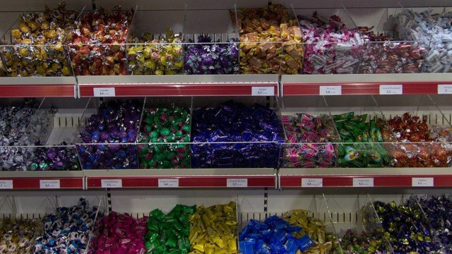 Mai multe sortimente de bomboane autohtone au fost retrase de la comercializare. Ce au constatat inspectorii ANSA