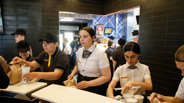 Clona rusească McDonald's a rămas fără cartofi prăjiți, „până la toamnă”. Cum explică compania